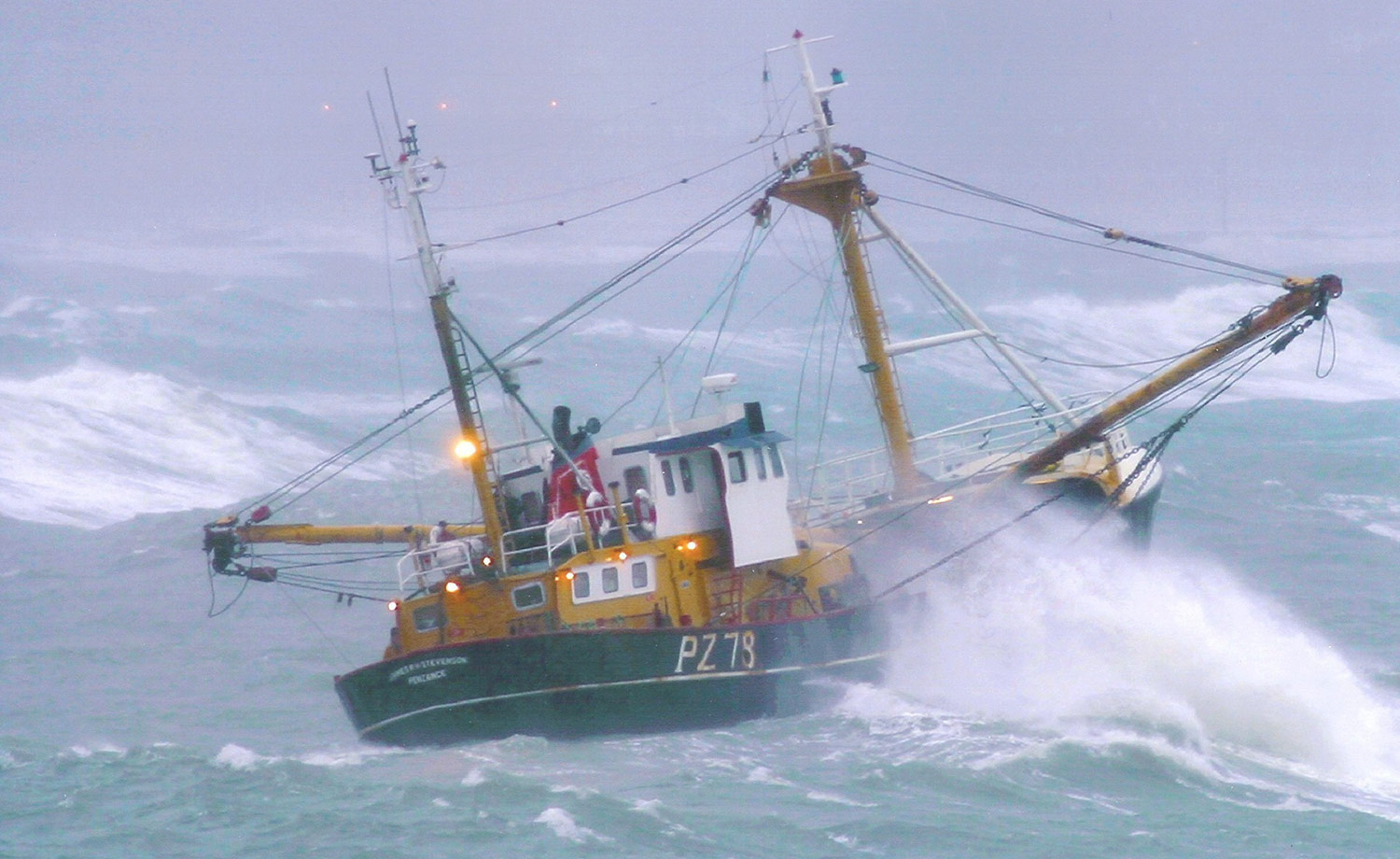Beamfishing-in-storm
